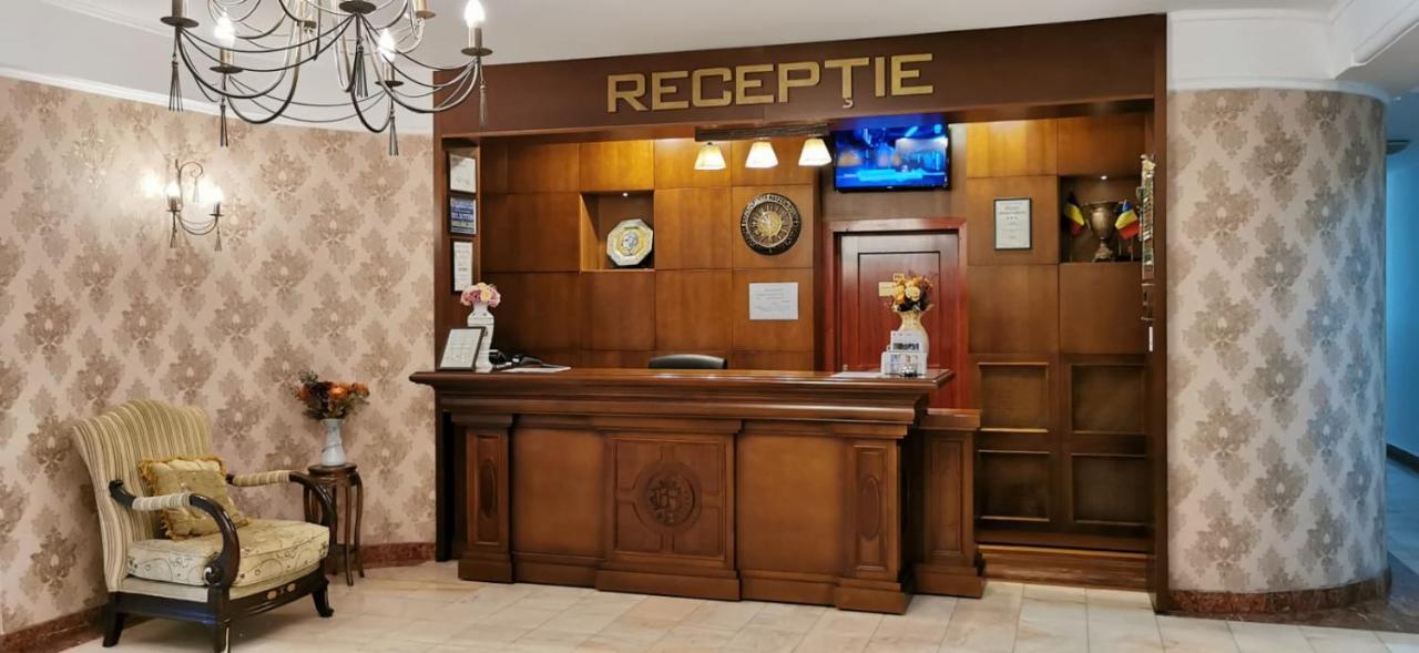 Hotel Suprem Băile Olăneşti Kültér fotó